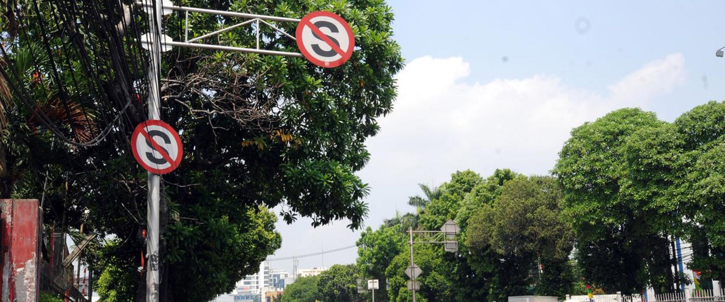 Aturan Dilarang Parkir dan Berhenti di Jalan Raya: Menghindari Denda dan Meningkatkan Keselamatan Berkendara